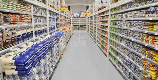  Usualmente, en los supermercados, la mayoría de los descuentos están diseñados para incentivar el consumo de mayor cantidad de productos. Foto: JC Magazine   