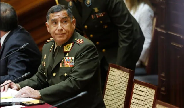 El actual comandante general del Ejército, César Briceño Valdivia, promovió el pase al retiro del general Víctor Canales, quien ha interpuesto una apelación ante la presidenta Boluarte. Crédito: La República.   