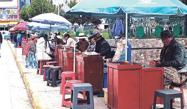 En Desaguadero, los que aportan dinero en efectivo para venta del oro son los cambistas. Foto: La República   