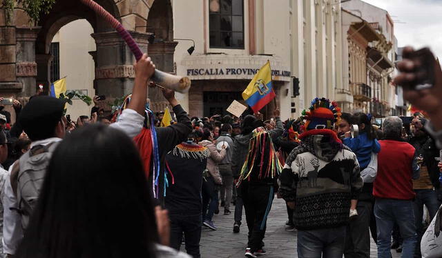  Ecuatorianos salieron a protestar ante la polémica reglamentación del gobierno de Guillermo Lasso en 2023: prohibieron la publicidad a las apuestas deportivas. Foto: Estafa.info.    