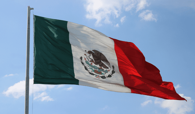  Se cree que los colores de la bandera mexicana están vinculados a la lucha de Independencia, atribuyéndoles un significado simbólico. Foto: Códicemx.    