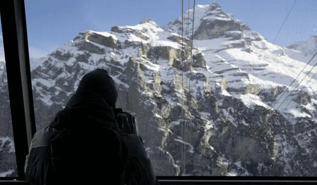  El teleférico ajustó su velocidad para garantizar un recorrido que permita a los pasajeros apreciar la majestuosidad del paisaje. Foto: BBC   