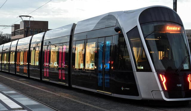  El Gobierno de Luxemburgo invirtió en autobuses eléctricos, los cuales entrarán en funcionamiento en 2030. Foto: RFI.    