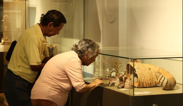  Público. Cada nacimiento muestra un cuidadoso acabado en los detalles. Para mirar con atención. Foto: John Reyes.   