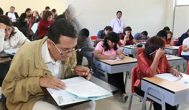 Más de 45.000 profesores superaron el concurso de nombramiento del Ministerio de Educación en Perú, aunque solo se cubrirán 50.000 vacantes disponibles. Foto: Andina.   