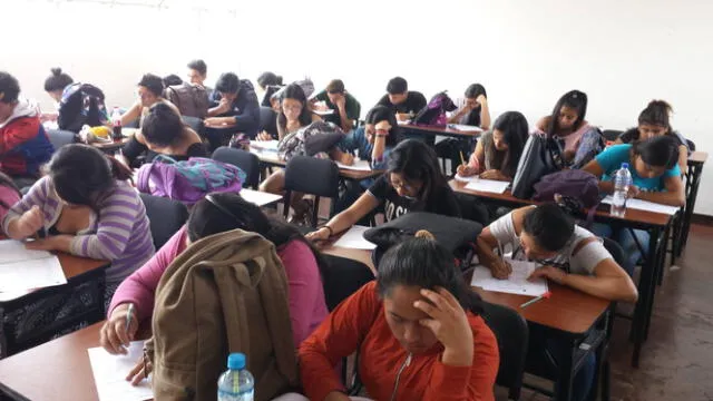  Tanto jóvenes como adultos pueden estudiar en esta institución de forma gratuita. Foto: Instituto Superior Tecnológico Arturo Sabroso Montoya   