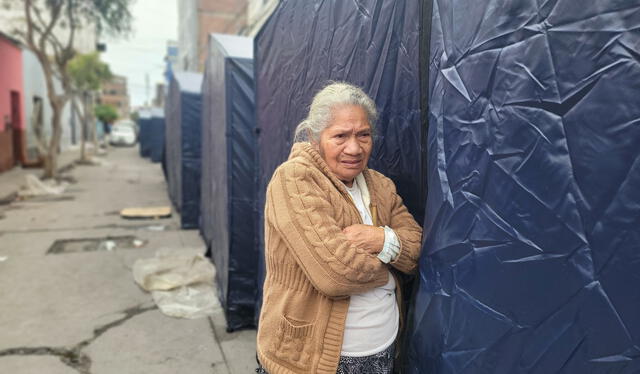 Señora Alicia Colchado perdió su vivienda y todas sus pertenencias. Foto: Kevinn García / URPI-LR   