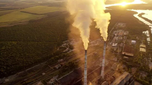  La emisión de gases de efecto invernadero por el uso de combustibles fósiles impulsa el calentamiento global. Foto: Vecteezy   