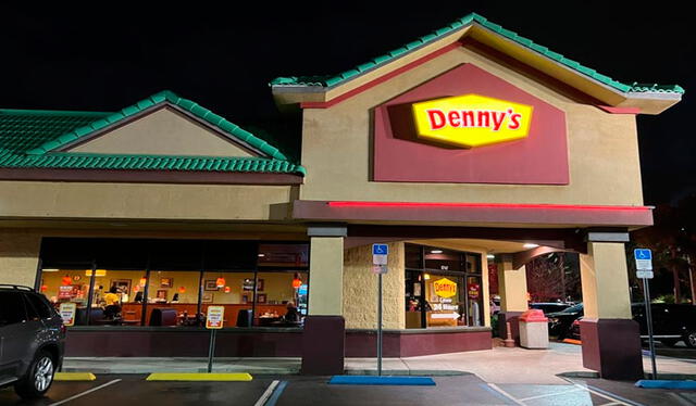  Denny's icono de Estados Unidos dice adiós despues de varias decadas de ateder a sus clientes. Foto: Vanguardia   