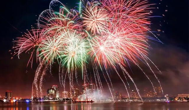  El cielo estará mayormente despejado en Florida durante la noche de Año Nuevo, perfecto para observar los fuegos artificiales. Foto: Shutterstock.com   