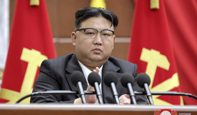  Kim Jong-un pidió a las mujeres que contrarrestaran “la tendencia antisocialista” de no tener hijos, lo que está relacionado a las separaciones. Foto: AFP   