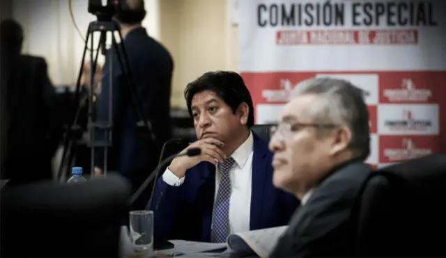 Josué Gutiérrez, elegido defensor gracias al pacto fujicerronista, presidió la comisión de elección de la JNJ.   