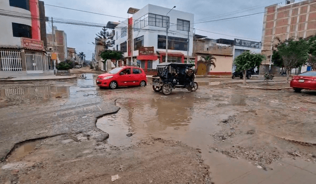  "Tiene que haber más control de parte de la municipalidad y una reflexión de los vecinos que usan esta acequia como botadero", refirió una vecina. Foto: difusión    