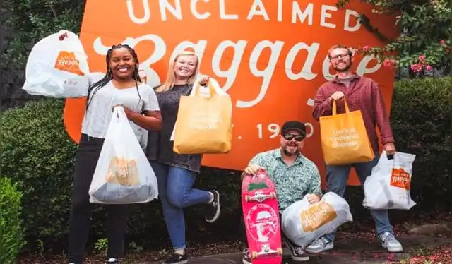 Esta tienda ubicada en Alabama se ha convertido en un destino único para quienes buscan artículos inusuales y a menudo valiosos. Foto: La Nación Esta tienda ubicada en Alabama se ha convertido en un destino único para quienes buscan artículos inusuales y a menudo valiosos. Foto: La Nación