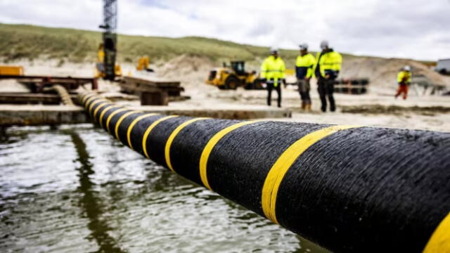  El proyecto utiliza cables submarinos de alta eficiencia y una instalación de almacenamiento de 22,5 GWh para garantizar un suministro ininterrumpido. Foto: AFP   