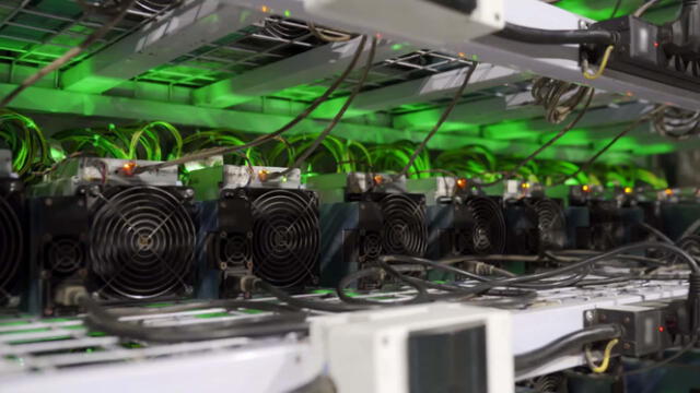  Bitcoin actúa como un incentivo para desarrollar tecnologías más limpias y eficientes. Foto: Mineros Asics   