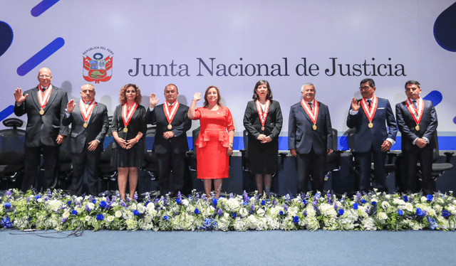 Pleno de la Junta Nacional de Justicia acompaños de la presidenta Dina Boluarte   