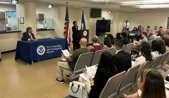  Es fundamental consultar el sitio web del USCIS para obtener información actualizada sobre los requisitos y formularios específicos para cada trámite. Foto: USCIS   