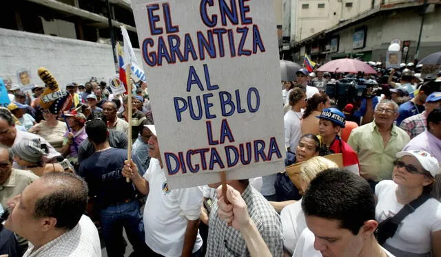  Líderes de la oposición instaron a sus simpatizantes a mantener la determinación y no ceder ante la presión ejercida por la presencia militar. Foto: AFP   