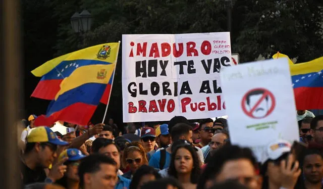  Ciudadanos de Caracas protestan en contra del régimen de Nicolás Maduro. Foto: AFP   