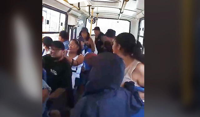 Pasajeros no dudaron en levantarse de sus asientos. Foto: TikTok    