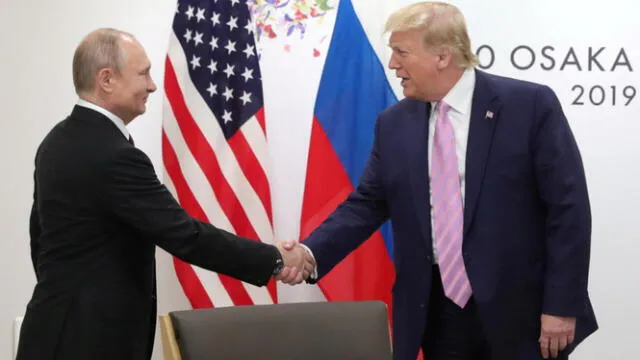  Vladimir Putin y Donald Trump posiblemente se reunirían para tratar sobre el conflicto en Ucrania. Foto: France 24   