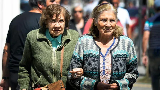  Con una media de aproximadamente 80 años, Chile se posiciona como líder en América Latina con mayor expectativa de vida. Foto: T13   