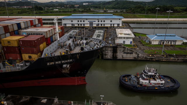  Trump ha dicho que Panamá cobra a los barcos estadounidenses “precios exorbitantes” por cruzar el Canal. Foto: New York Times.    