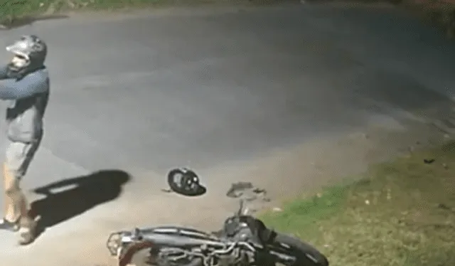 El policía que iba vestido de civil disparó a su atacante múltiples veces. Foto: X El policía que iba vestido de civil disparó a su atacante múltiples veces. Foto: X