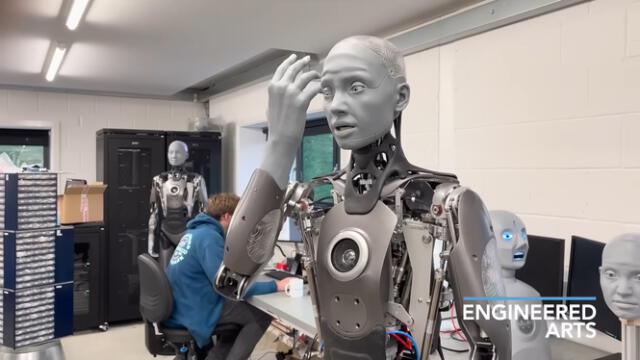 Una de las características destacadas de Ameca es su capacidad para realizar diversas expresiones faciales. Foto: Engineered Arts.   