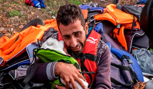  Entre los más perjudicados se encuentran 1.600 ciudadanos afganos que recibieron asilo tras la retirada de las tropas estadounidenses de Afganistán. Foto: Univisión   