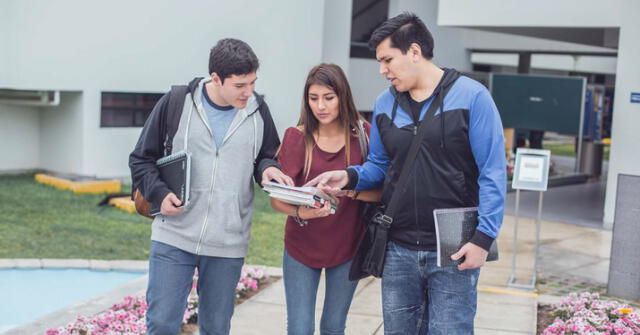 Los estudiantes de las universidades que cerrarán este 2025 podrán continuar sus estudios en otras casas de estudio. Foto: Sunedu.   