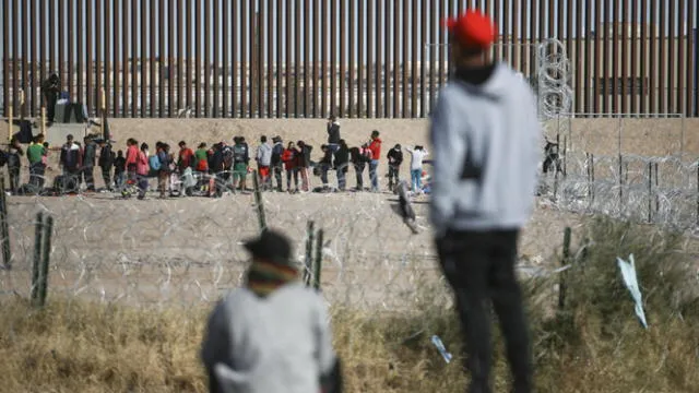  La vigilancia fronteriza y las restricciones al asilo bajo la administración Trump llevaron a muchos migrantes a reconsiderar su situación. Foto: France 24   