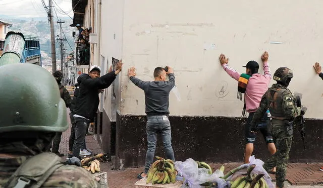  Las detenciones efectuadas y el material incautado tienen como objetivo debilitar las operaciones del grupo criminal 'Los Lobos'. Foto: Semanario Universidad.    