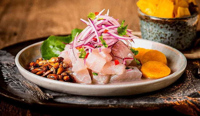 El ceviche es uno de los platos bandera del Perú. Foto: Andina   