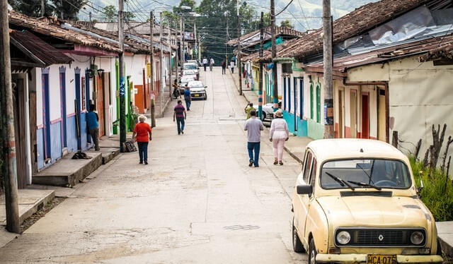  Es importante destacar que, aunque estos países han logrado avances significativos en la expansión de su clase media, todavía existen desafíos por manejar. Foto: CAF Banco de Desarrollo   