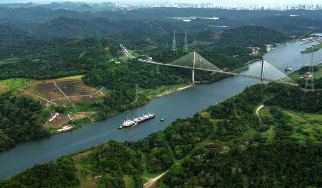  El gigante asiático, que lleva años intentando ampliar su influencia en Panamá, logró un contrato para la construcción de un cuarto puente. Foto: News York Times.    