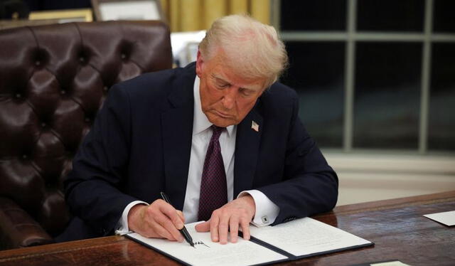 La incertidumbre persiste ante la orden de Trump, que busca limitar la ciudadanía a hijos de inmigrantes indocumentados. La comunidad teme por sus derechos y la integración de futuras generaciones. Foto: AFP   