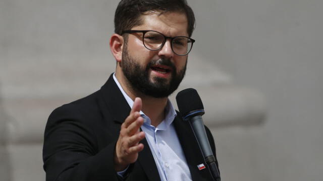  El gobierno de Boric lamentó la decisión de Venezuela, señalando que afecta a la población que necesita servicios consulares. Foto: CNN   