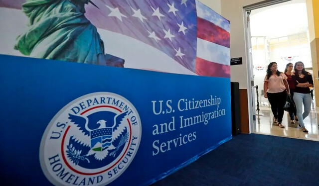  Es importante que los solicitantes presten atención a las instrucciones del USCIS sobre cómo presentar estos formularios correctamente. Foto: Diario Las Américas   