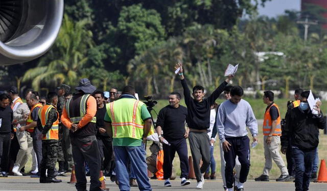 Miles de inmigrantes de varias nacionalidades han sido deportados a sus países de origen por las restricciones del gobierno de Donald Trump. Foto: El País Uruguay Miles de inmigrantes de varias nacionalidades han sido deportados a sus países de origen por las restricciones del gobierno de Donald Trump. Foto: El País Uruguay