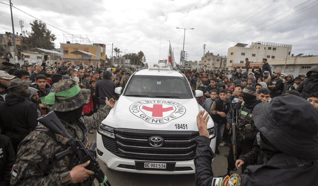 Israel y Hamás mantienen un alto el fuego de 6 semanas en el que Hamás acordó liberar a 33 rehenes a cambio de casi 2.000 prisioneros palestinos. Foto: Euronews. Israel y Hamás mantienen un alto el fuego de 6 semanas en el que Hamás acordó liberar a 33 rehenes a cambio de casi 2.000 prisioneros palestinos. Foto: Euronews.