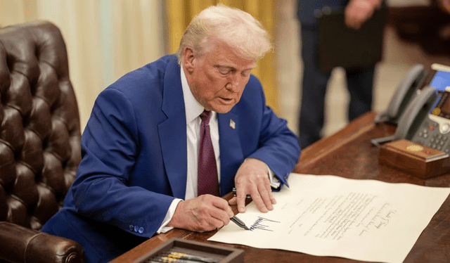  Trump insiste que estas medidas son clave para la seguridad nacional y para impedir que tecnologías estratégicas “caigan en manos de actores hostiles”. Foto: CiberCuba.    