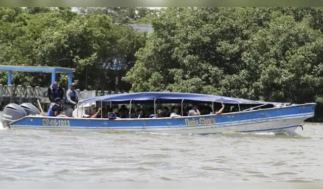 Los migrantes rescatados han sido atendidos por las autoridades locales. Foto: Telemundo Los migrantes rescatados han sido atendidos por las autoridades locales. Foto: Telemundo