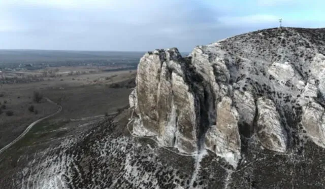  Las formaciones rocosas cretácicas de Bilokuzmynivka, ubicadas en las provincias de Donetsk y Luhansk, contienen algunos de los minerales más valiosos de Ucrania. Foto: Getty Images.   