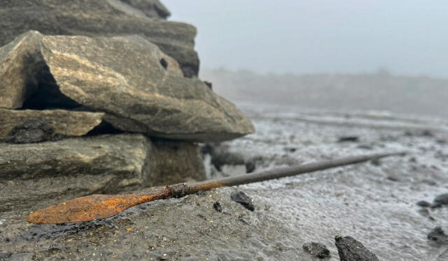  Una flecha de 1300 años de antigüedad, tal como fue encontrada en el hielo de Lendbreen, condado de Innlandet, Noruega. Foto: Secret of the Ice   