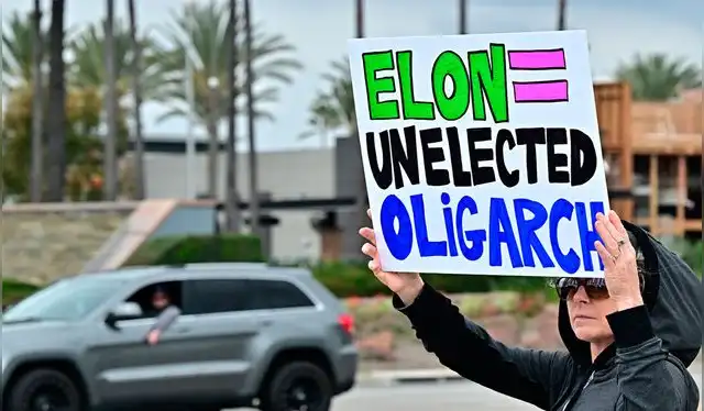 Manifestantes rechazaron los recortes implementados por la administración Trump. Foto: AFP Manifestantes rechazaron los recortes implementados por la administración Trump. Foto: AFP