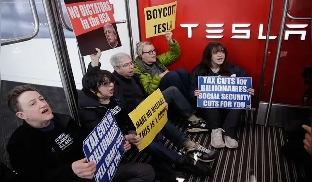 Las protestas contra Elon Musk se están intensificando en todo el mundo, especialmente en Estados Unidos. Foto: AFP Las protestas contra Elon Musk se están intensificando en todo el mundo, especialmente en Estados Unidos. Foto: AFP