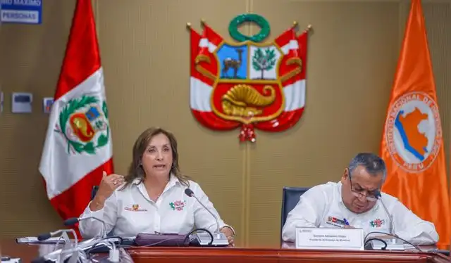 La presidenta Dina Boluarte y el premier, José Santivañez   