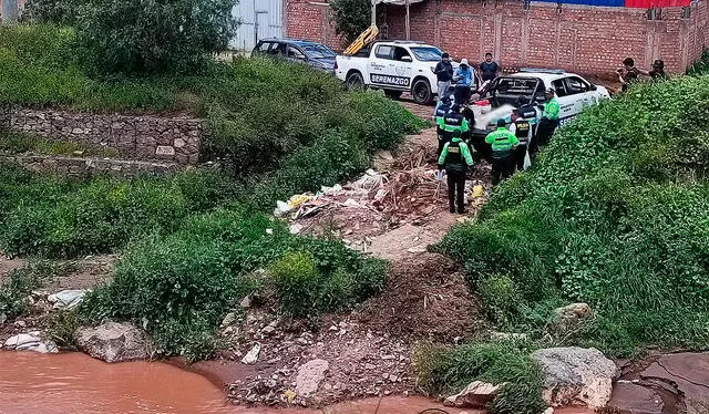  Vecinos descartan que cuerpo haya sido arrastrado por la corriente. Créditos: Luis Álvarez / La República.   